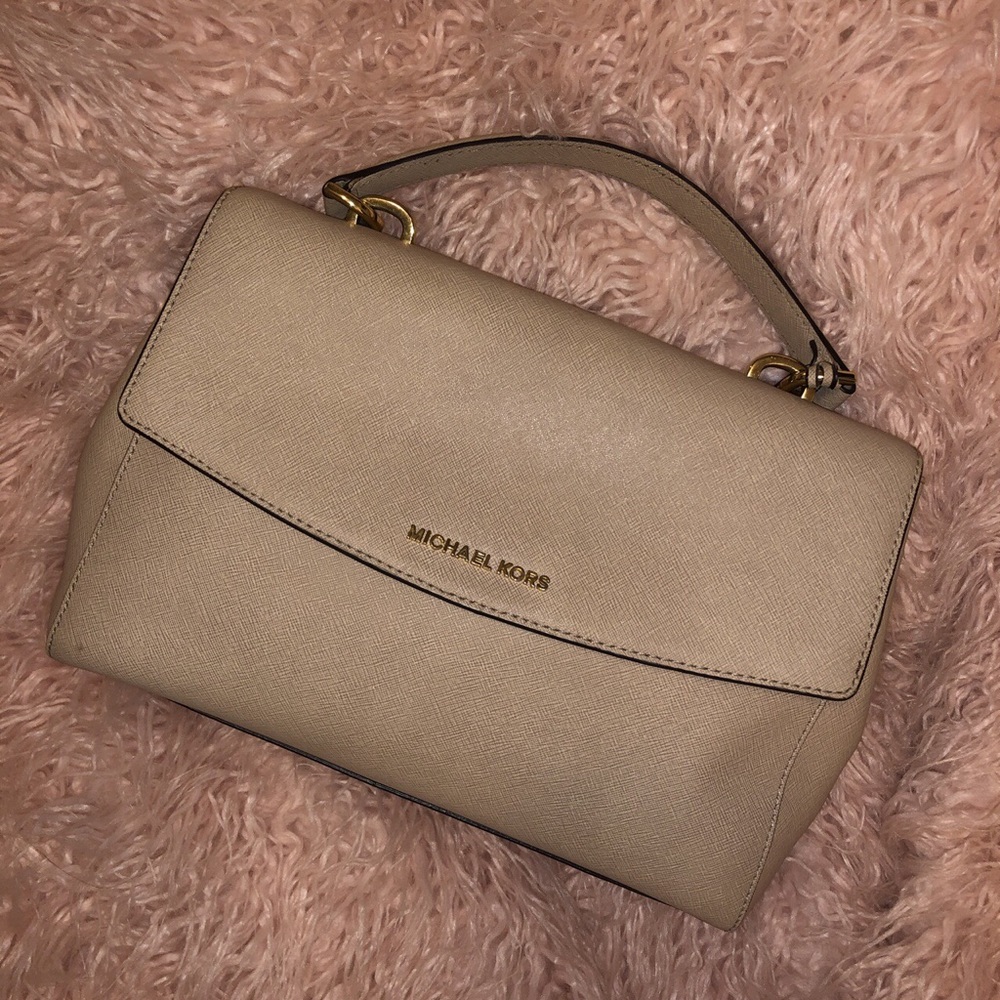 Micheal Kors Ava Bag